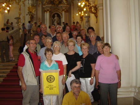 00944 GROUP ON MAIN STAIRS WINTER PALACE 22.07.05