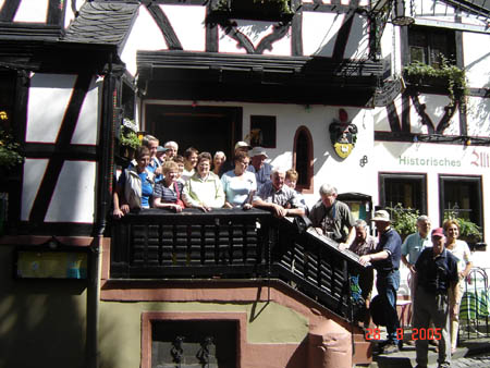 01312 THE GROUP AT LUNCH