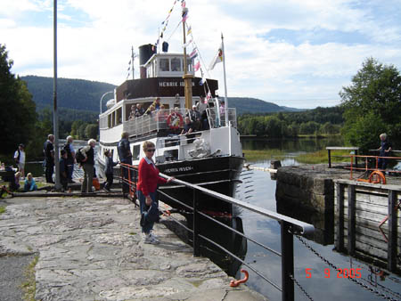 01434 OUR BOAT ARRIVING AT LUNDE
