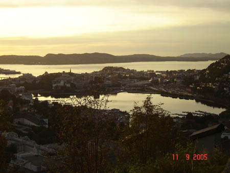 01513 BERGEN AT DUSK FROM OUR HOPSTEL