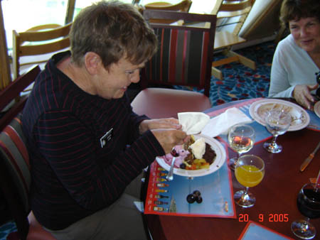 01641 JANICE KANE & BEV HOPKINS TUCKING IN TO LUNCH