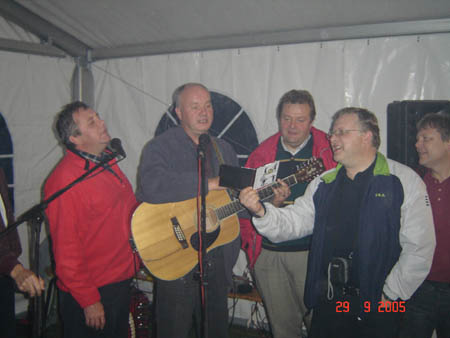01746 TALLINN 41 CLUB HOSTS IN FULL VOICE