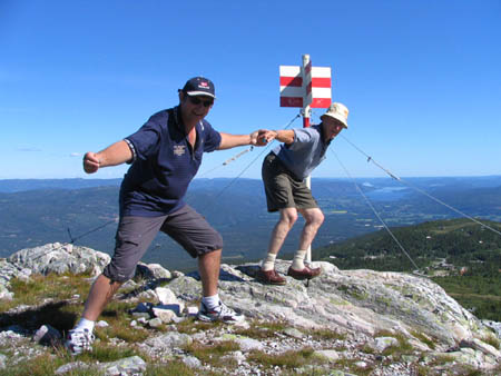 Bill & Gordon conquor Mt Lifjell