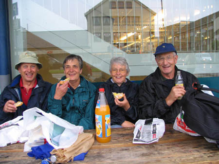 Pavement lunch wet day Voss